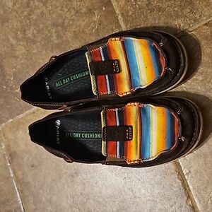 Womens Ariat cruiser shoes size 7b